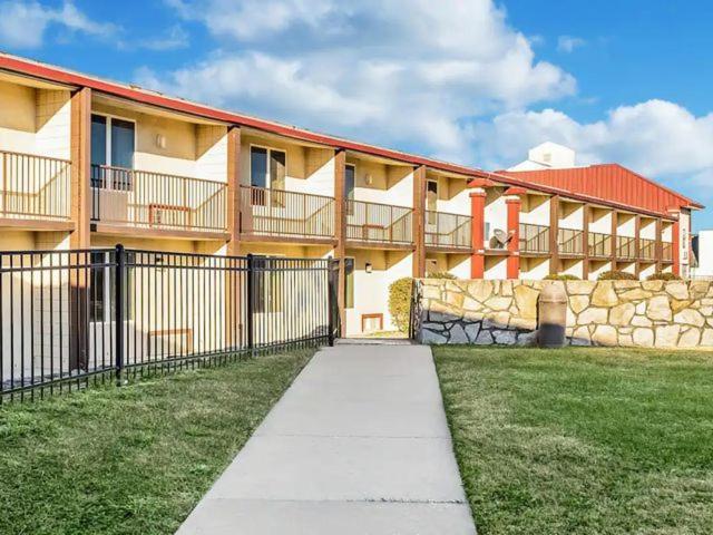 Countryside Suites Kansas City Independence I-70 East Sports Complex Hotel Exteriör bild