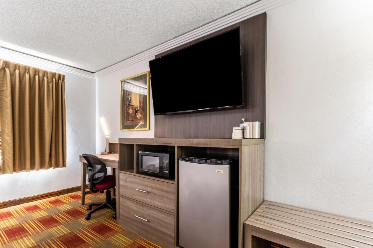 Countryside Suites Kansas City Independence I-70 East Sports Complex Hotel Exteriör bild